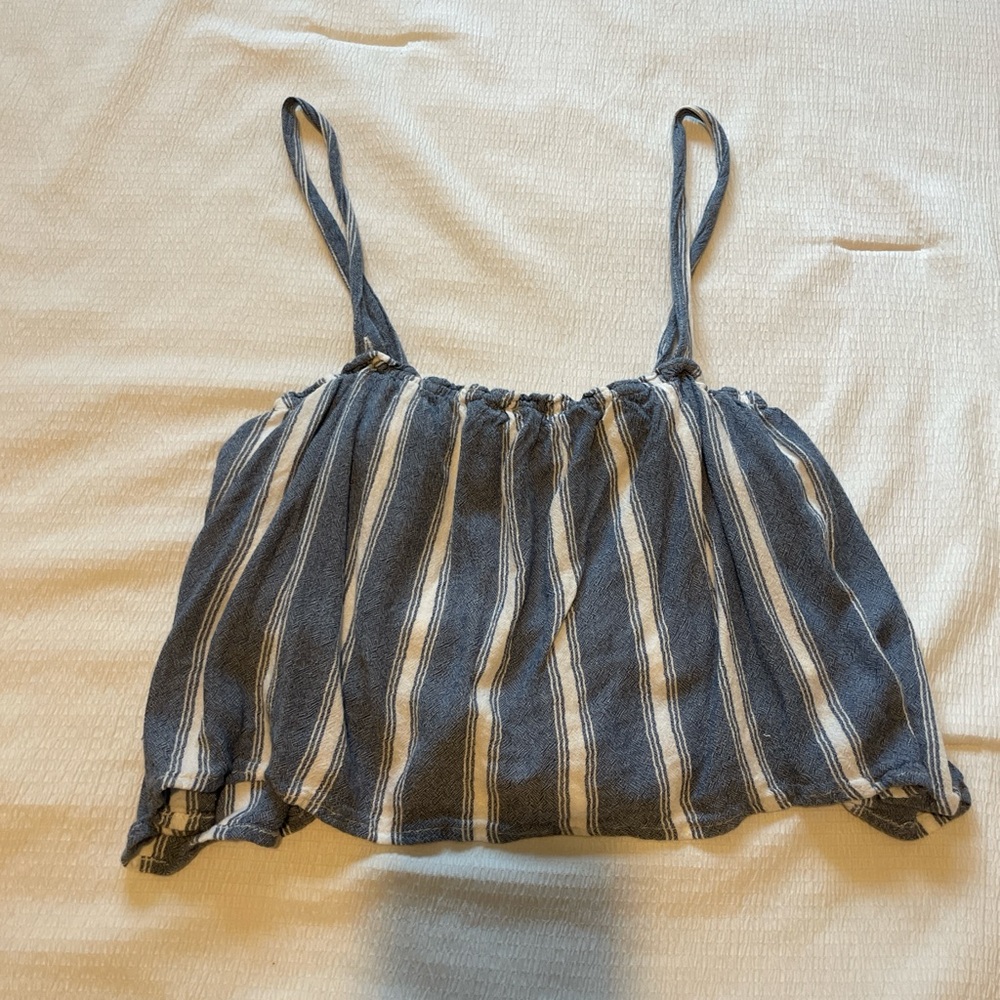 Cropped flowy Hollister tank top